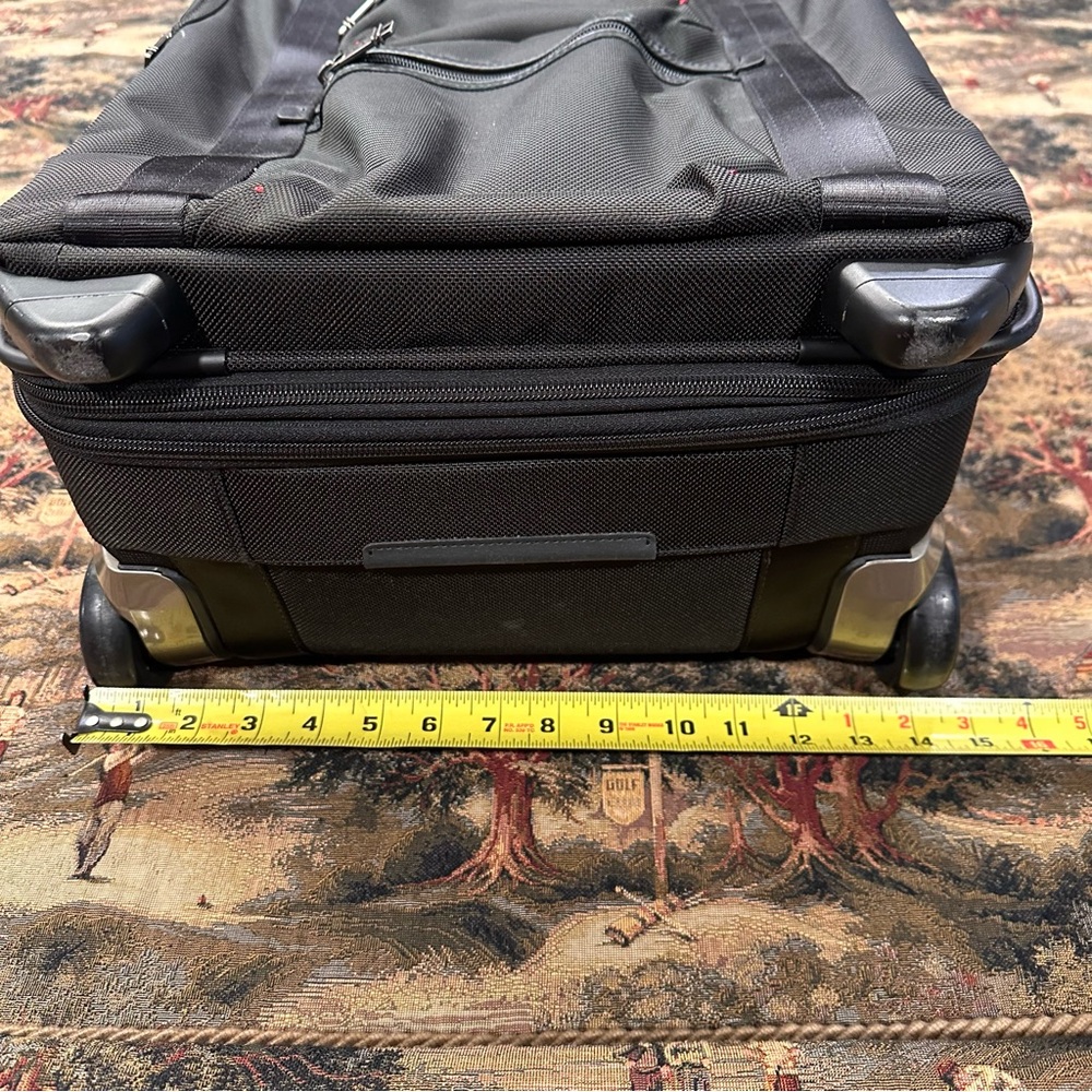 Tumi carry on suitcase - Picture 8 of 8